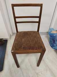 stare drewniane krzesło do renowacji
