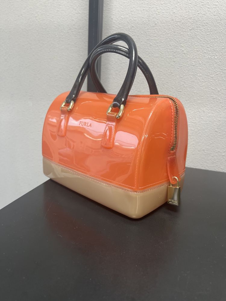 Продаю сумку FURLA оригінал в гарному стані, була в носці мало