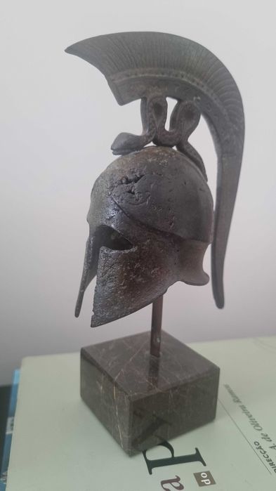 Elmo em marmore e bronze