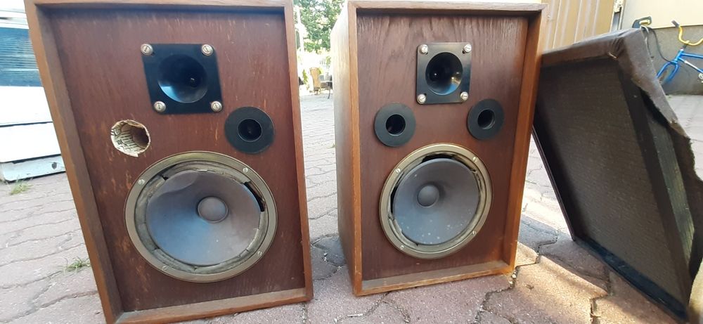 Zabytkowe kolumny jak unitra