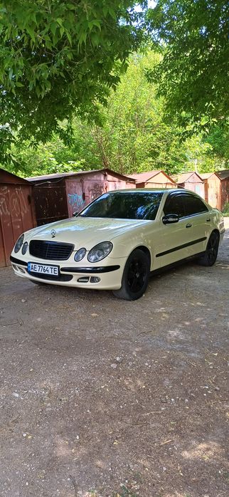 Мерседес Е200 W211