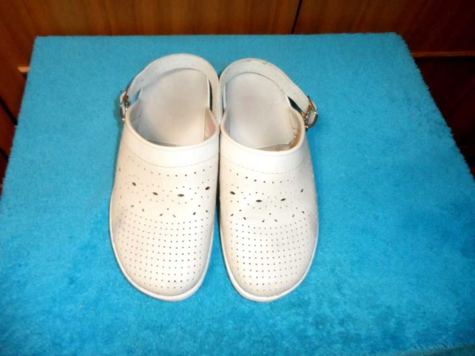 Кожаные клоги босоножки с закрытым носком мюли шлепки на низком ходу