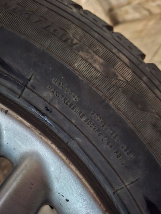 Opony zimowe audi Ò5 4 sztuki 13 letnie w dobrym stanie