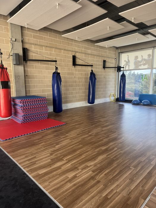 Cede-se sala com 100m2