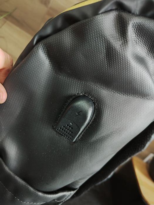 Torba na kółkach czarno złota