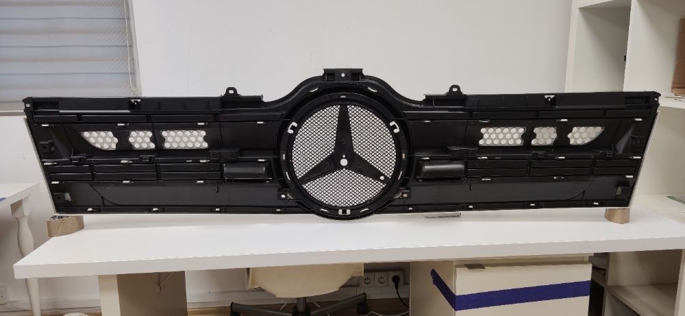 Mercedes Actros MP4 atrapa grill