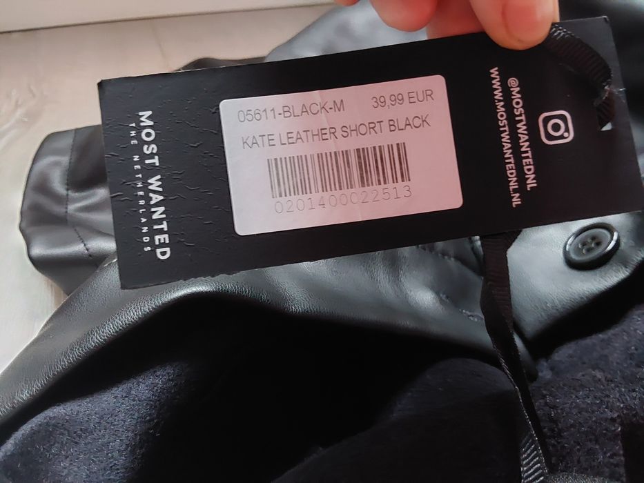 НОВІ чорні  шорти з еко шкіри.
