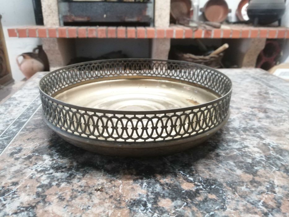 tabuleiro antigo em metal