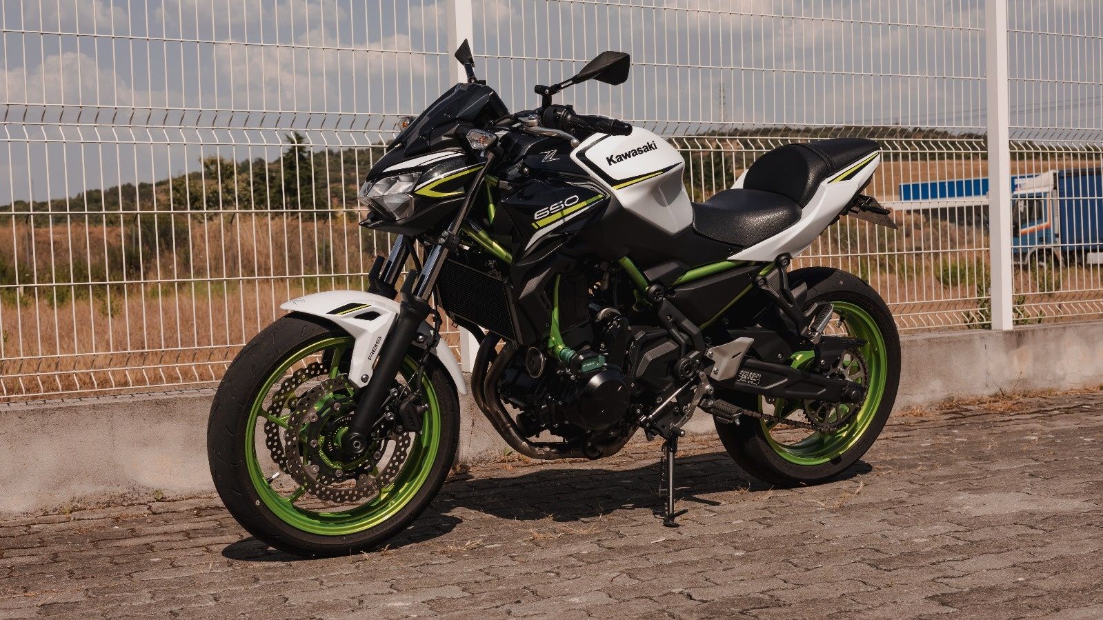 Kawasaki Z650 como nova