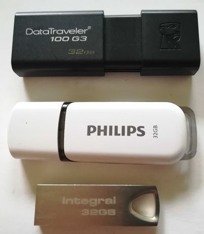 Pen drive (32GB)