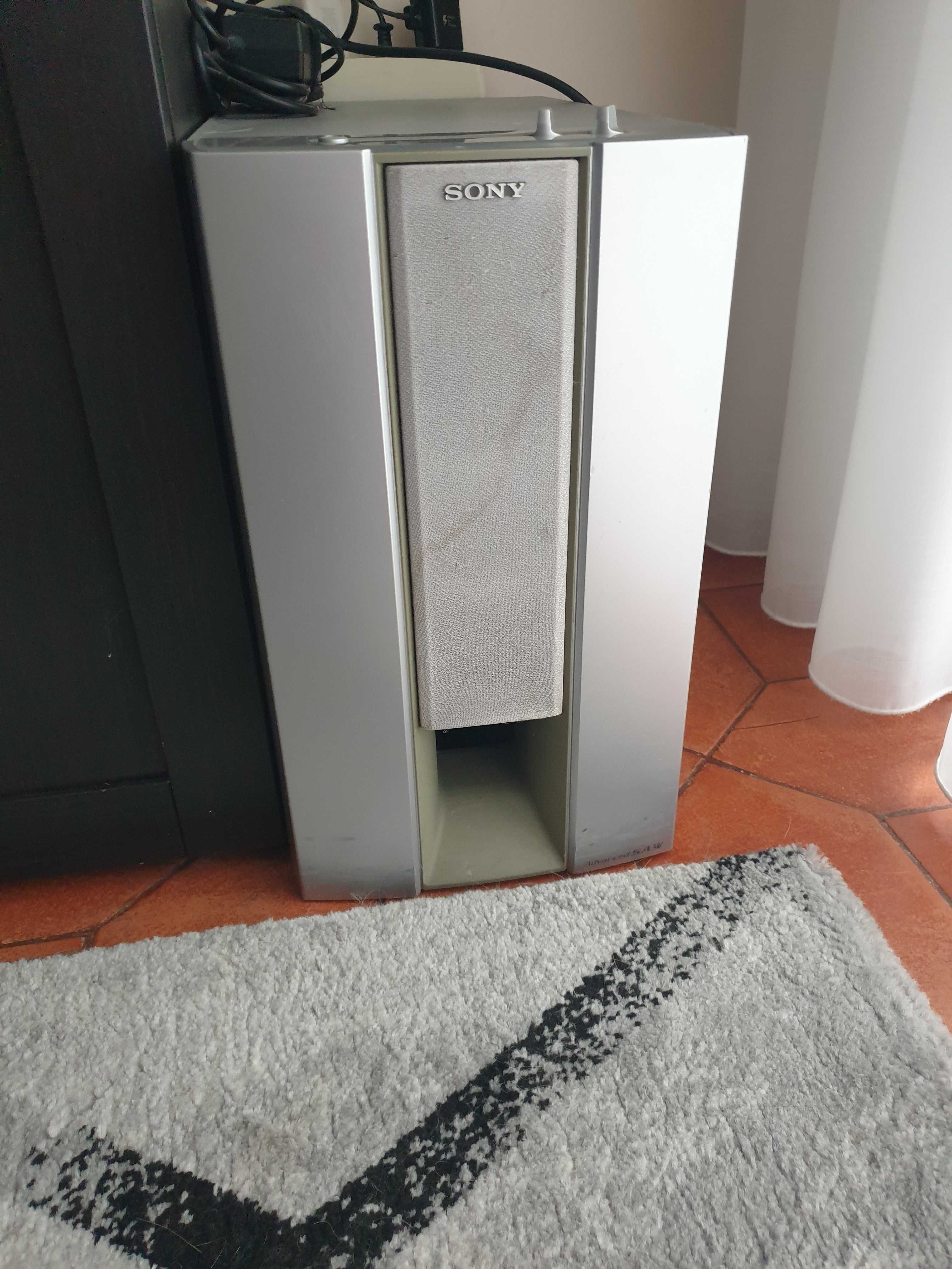 Vendo amplificador com quatro colunas