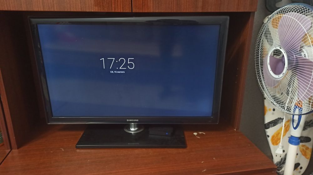 Телевізор Samsung UE32D4000NW з приставкою