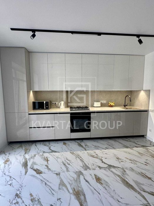 БЕЗ КОМІСІЇ! трикімнатна ВЕЛИКА квартира біля НАБЕРЕЖНОЇ