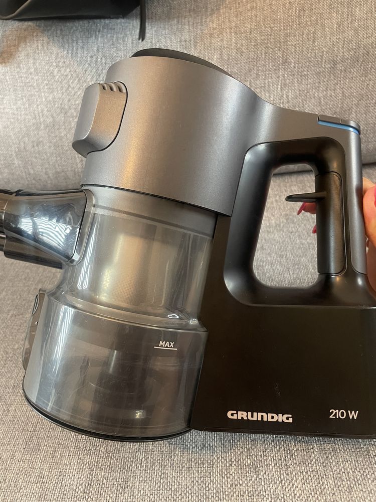 Odkurzacz pionowy bezprzewodowy Grundig VCP 9131