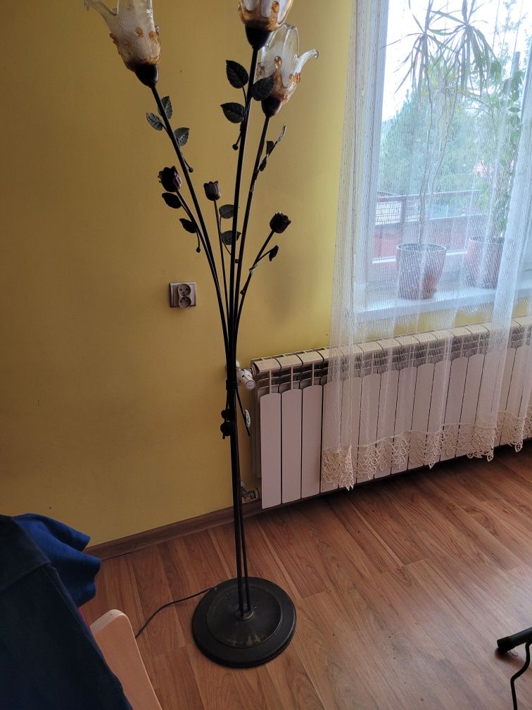 Lampa stojąca do pokoju