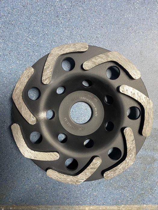 WURT алмазна чашка по бетону