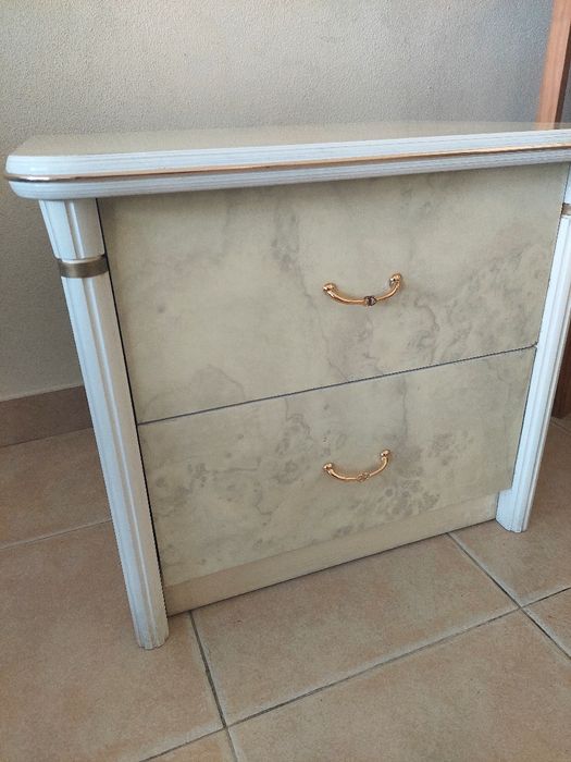 1 mesa de cabeceira vintage