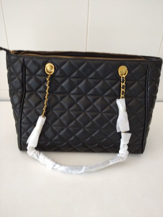 Mala preta da marca Versace 19.69