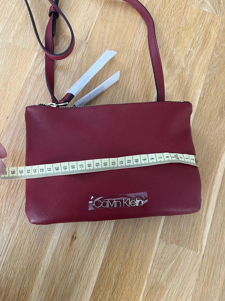Torebka bordowa Calvin Klein listonoszka na ramię