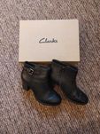 Buty damskie botki Clarks. Ładne. Rozmiar 37,5. Wkładka 22,5cm