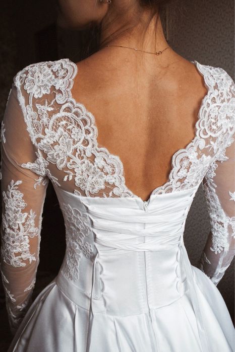 Весільна сукня  з французького атласу