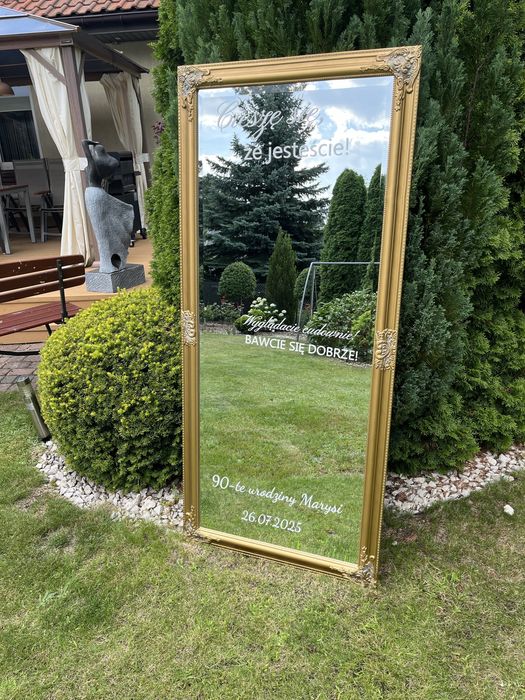 Wynajem wolnostojacego lustra do zdjęć selfie personalizowane napisy