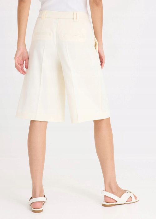 B.P.C eleganckie spodenki w kant ecru r.52
