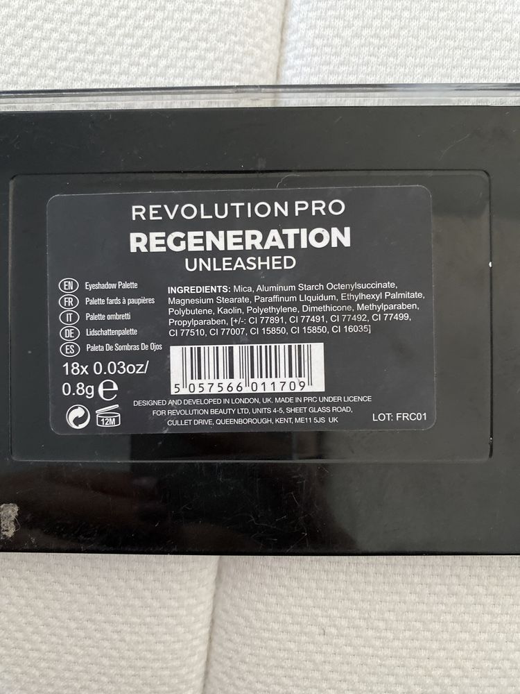 Paletka cieni do powiek revolution pro regeneration Unleashed