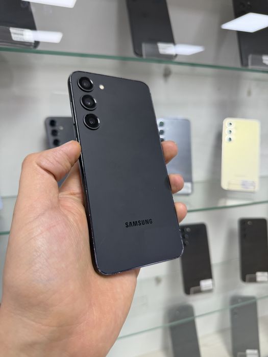 Samsung s23 plus 256gb. Чорного кольору