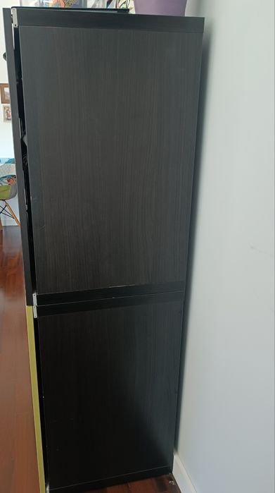 Aparador IKEA com portas de correr