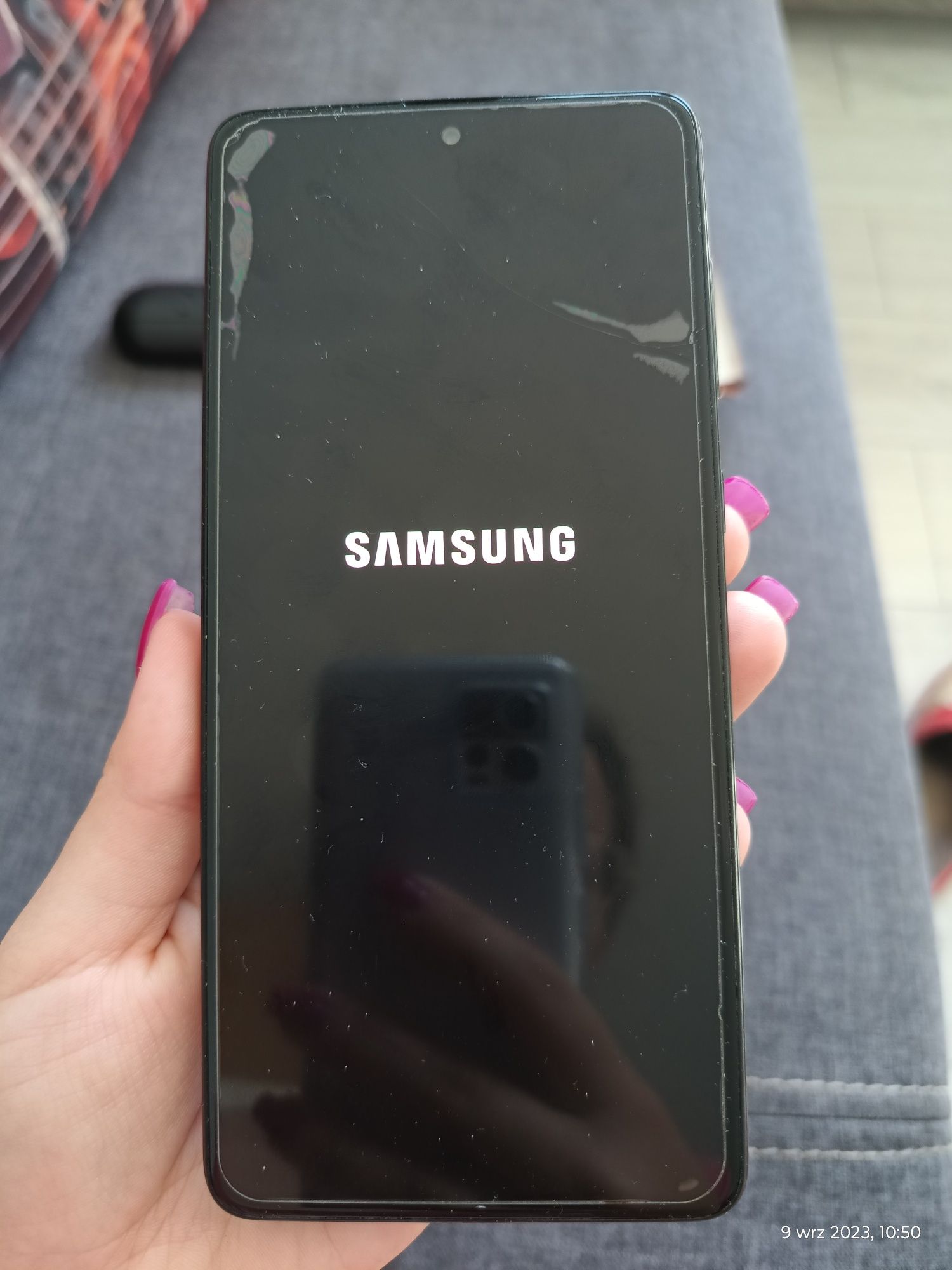 Telefon smartfon Samsung Galaxy a71 + dodatki: 2x etui i 4x szkło
