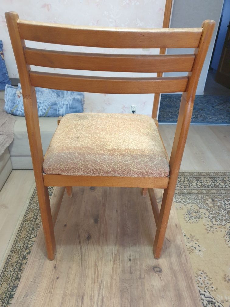 Продам  стул деревянный