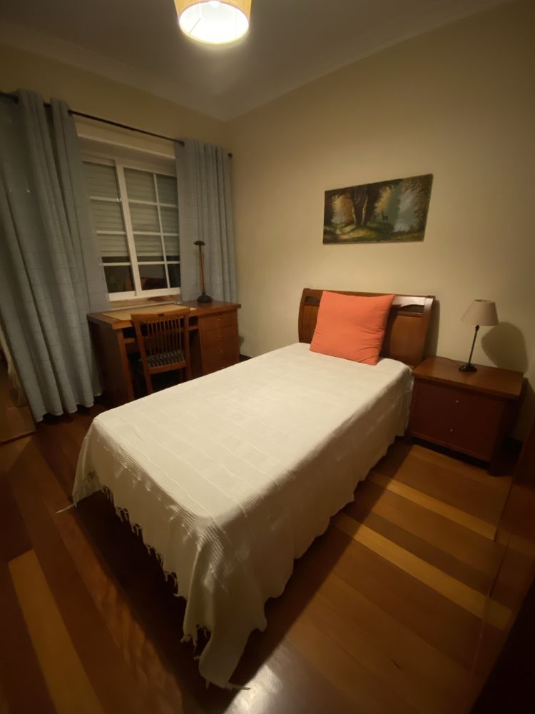 Quartos de SENHORA com cama de solteira para alugar