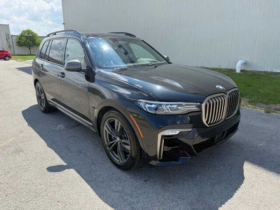 BMW X7 M50i      2020