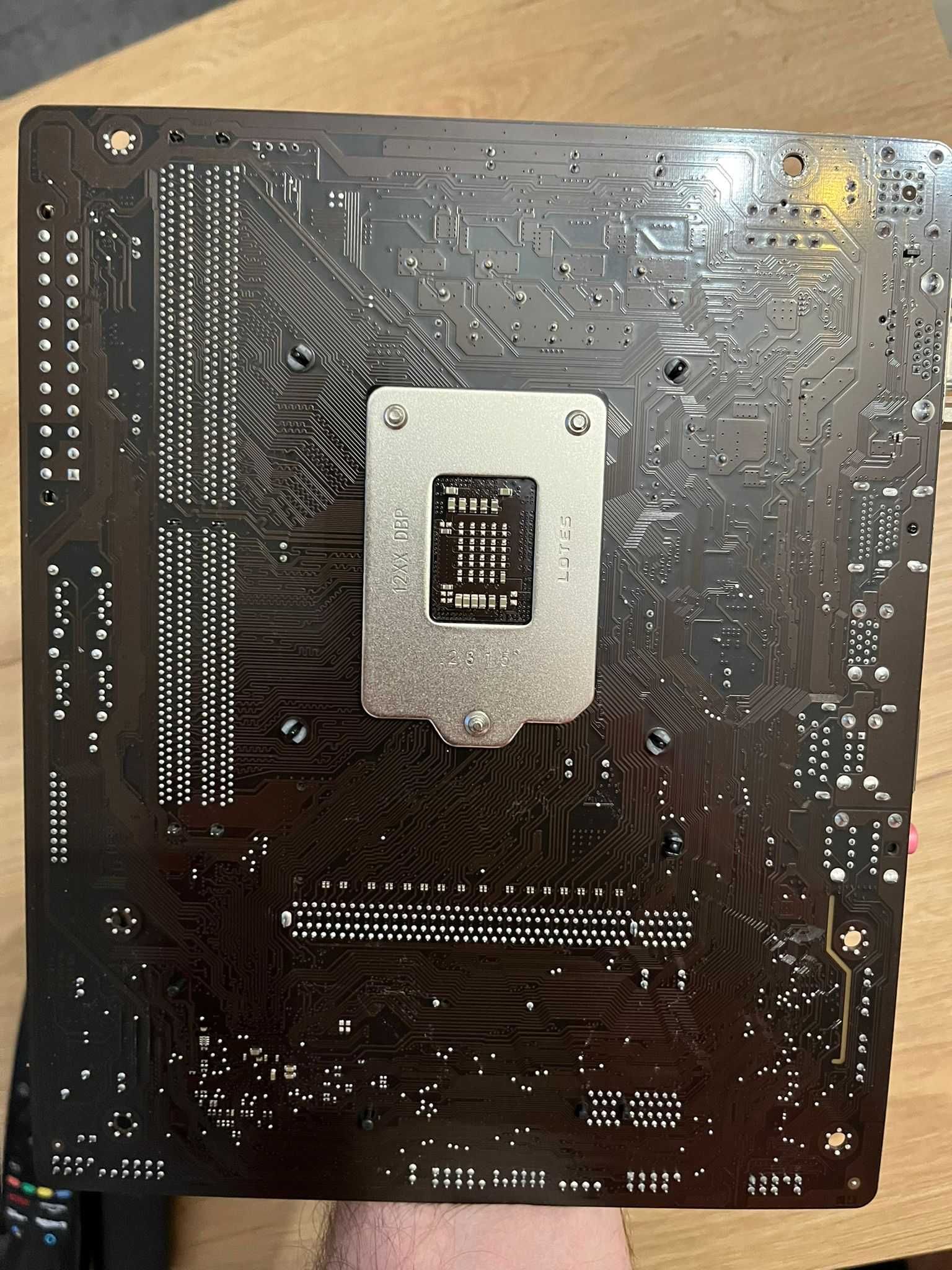 Płyta główna Gigabyte i procesor Intel Core i3
