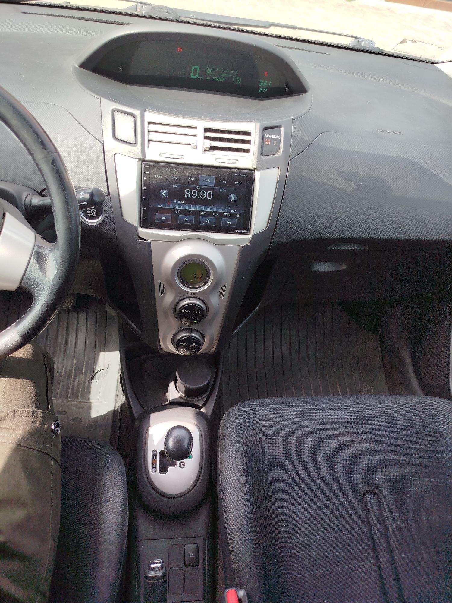 Toyota Yaris 1.3 автомат