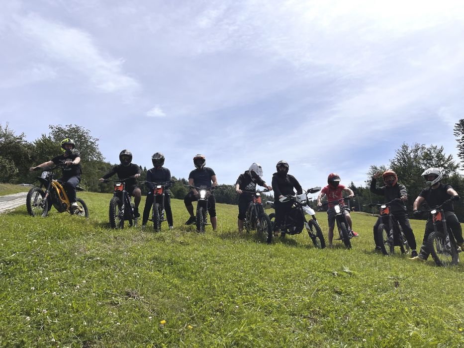 Surron wypożycz ultra bee light bee offroad enduro stark varg