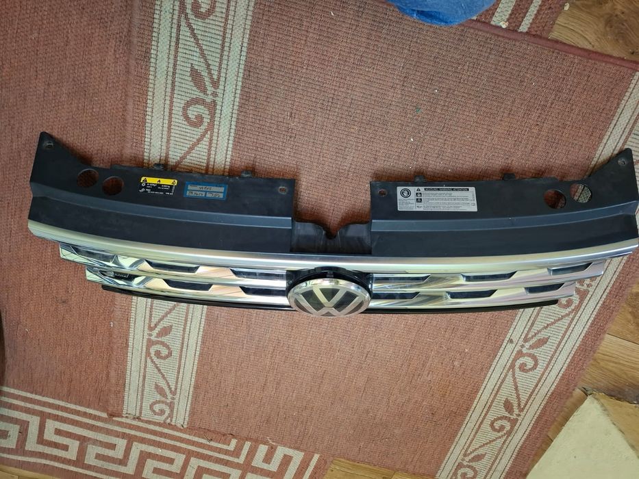 Atrapa Grill Tiguan R-line 5NA znaczek vw logo