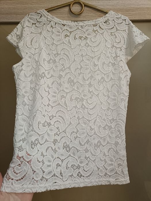 Біла мереживна блузка з короткими рукавами