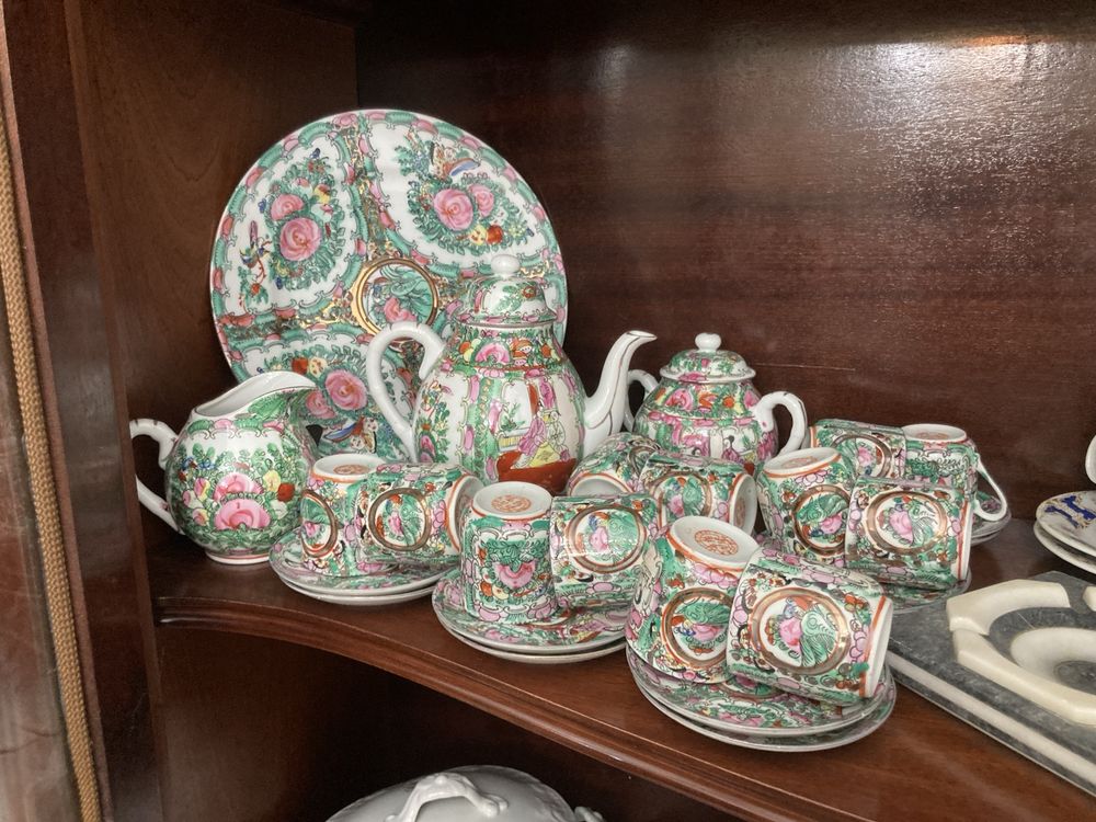 Serviço de porcelana com decoracao chinesa