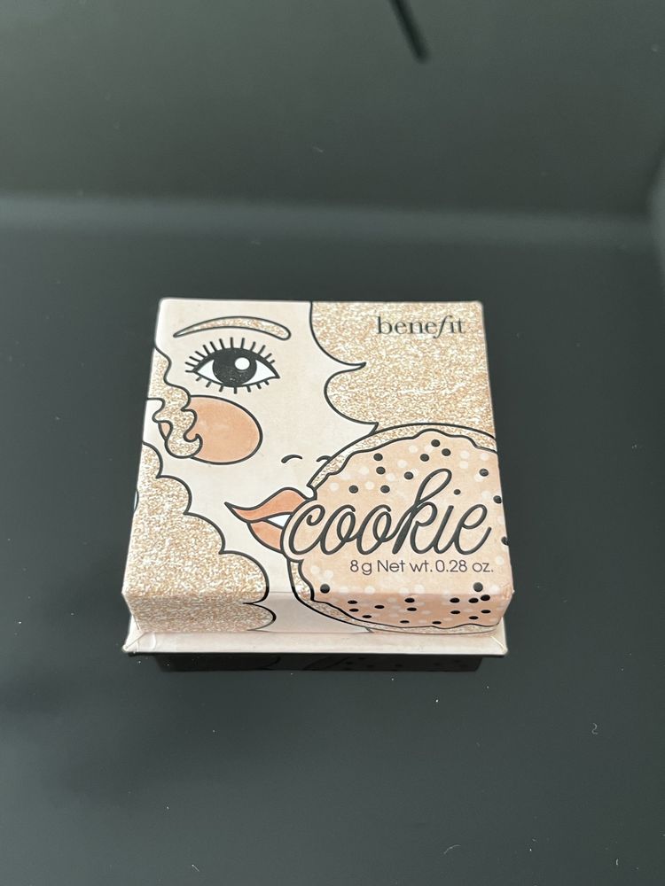 Rozświetlacz Cookie Benefit Cosmetics