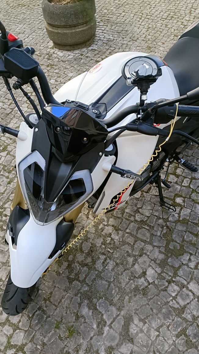 Keeway RKF 125cc 2023 | 4.000 km | Extras e brindes incluídos