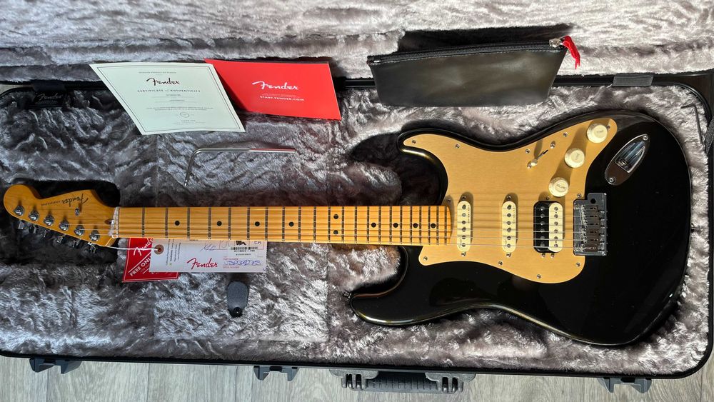 Електрогітара FENDER AMERICAN ULTRA Stratocaster HSS (2024)