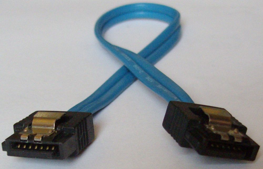 Kabel, przewód sATA niebieski z klipsem blokującym, 25 cm
