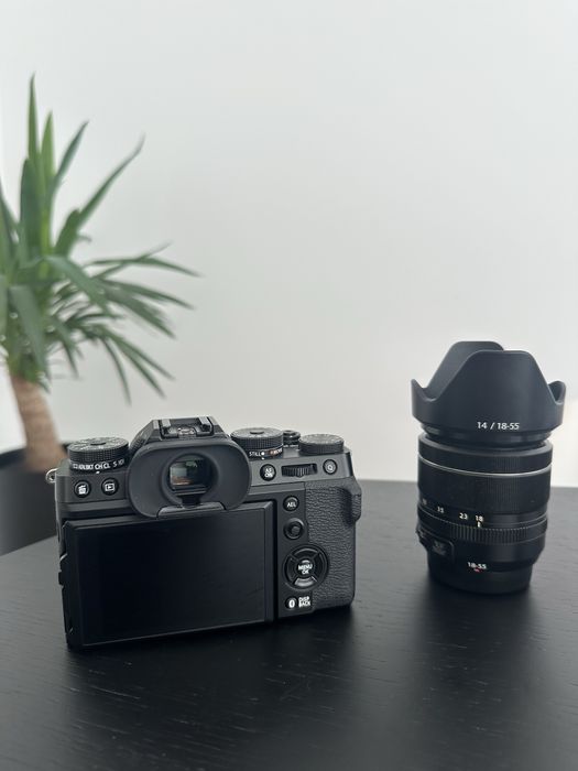 Fujifilm X-T5 + Lente XF 18-55mm f/2.8-4 R LM OIS – Excelente Estado