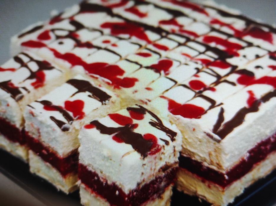 Domowe ciasta ciasteczka salatki na imprezę urodzinowy