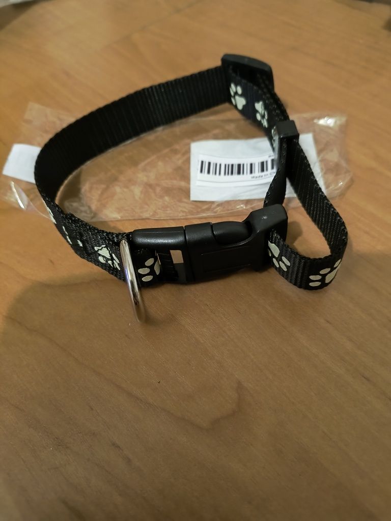Nowa obróżka dla pieska z fosforyzującymi łapkami