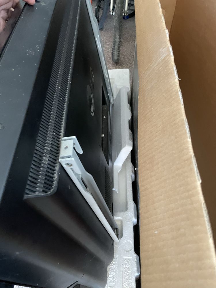 Plasma LG com suporte de parede