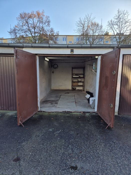 Sprzedam garaż murowany