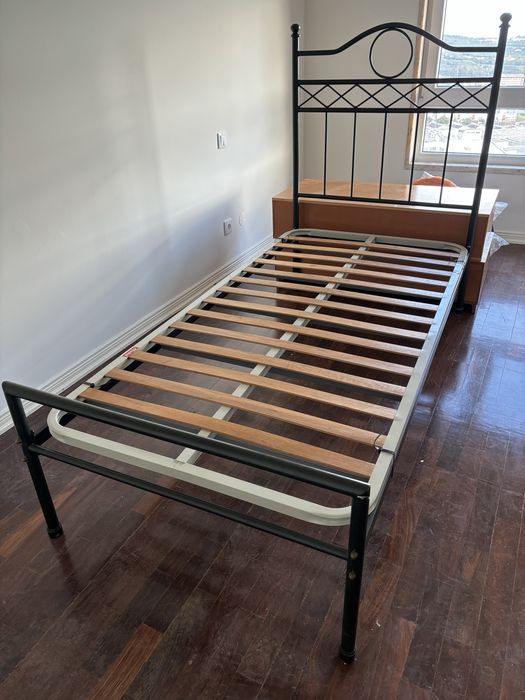 Cama ferro sem estrado